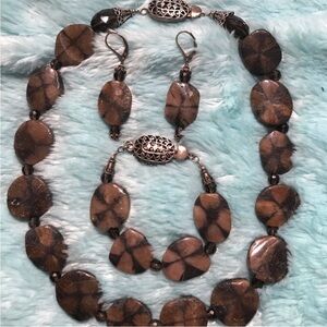 Necklace, bracelet, and earrings
Had issues, now up for for sale👍